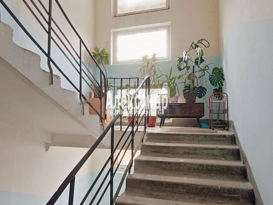 Продам трехкомнатную (3-комн.) квартиру, Центральная ул, 8, Селезнево п