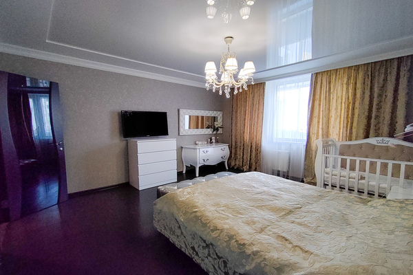 Продам трехкомнатную (3-комн.) квартиру, Краснолесья ул, 14/2, Екатеринбург г