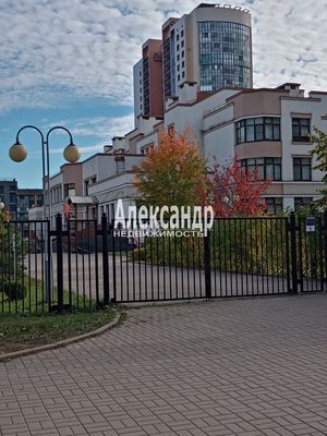 Продам двухкомнатную (2-комн.) квартиру, Адмирала Коновалова ул, 2-4, Санкт-Петербург г