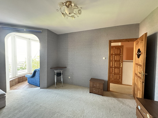 Продам трехкомнатную (3-комн.) квартиру, Озерная ул, 15, Калининград г