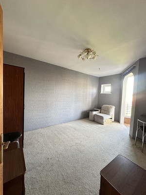 Продам трехкомнатную (3-комн.) квартиру, Озерная ул, 15, Калининград г