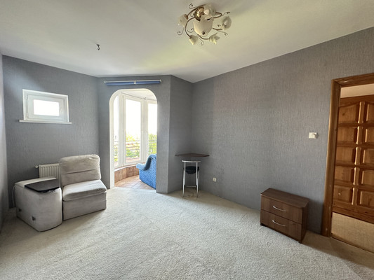 Продам трехкомнатную (3-комн.) квартиру, Озерная ул, 15, Калининград г