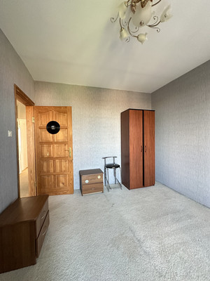 Продам трехкомнатную (3-комн.) квартиру, Озерная ул, 15, Калининград г