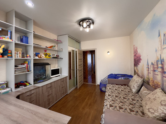 Продам трехкомнатную (3-комн.) квартиру, Дружбы ул, 64, Симферополь г