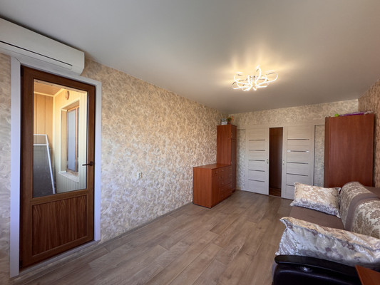 Продам трехкомнатную (3-комн.) квартиру, Дружбы ул, 64, Симферополь г