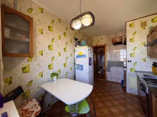 Продам трехкомнатную (3-комн.) квартиру, Дружбы ул, 64, Симферополь г