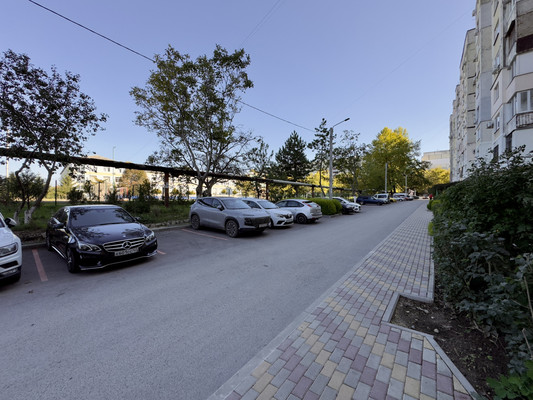 Продам трехкомнатную (3-комн.) квартиру, Дружбы ул, 64, Симферополь г