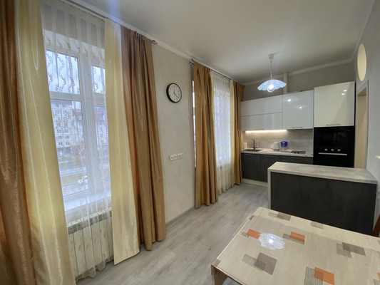 Продам трехкомнатную (3-комн.) квартиру, Ленина ул, 34а, Нижневартовск г