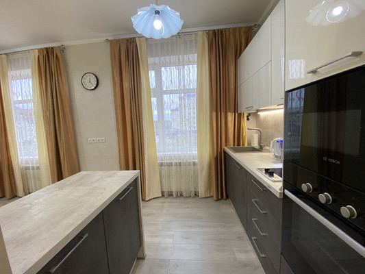 Продам трехкомнатную (3-комн.) квартиру, Ленина ул, 34а, Нижневартовск г