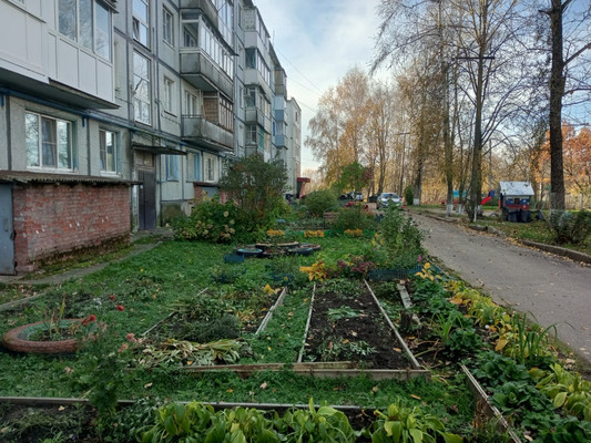 Продам многокомнатную квартиру, Береговая ул, 48, Великий Новгород г