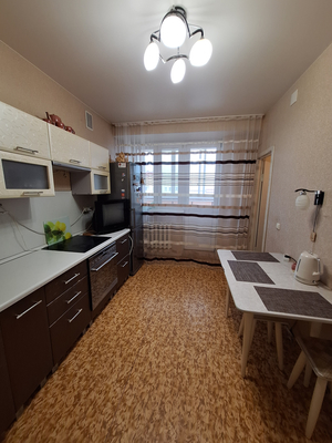Продам трехкомнатную (3-комн.) квартиру, Московская ул, 107, Киров г