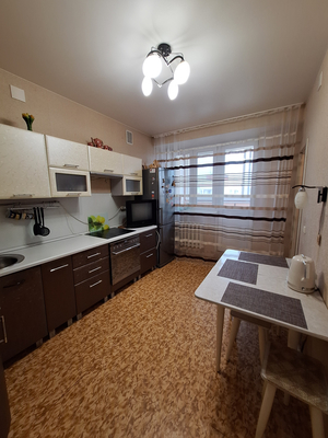 Продам трехкомнатную (3-комн.) квартиру, Московская ул, 107, Киров г