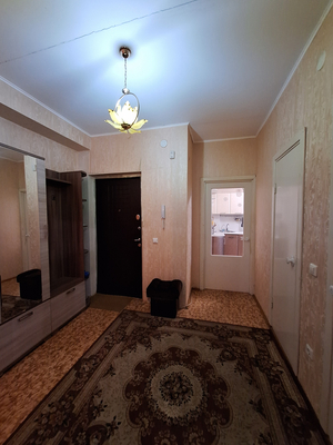 Продам трехкомнатную (3-комн.) квартиру, Московская ул, 107, Киров г