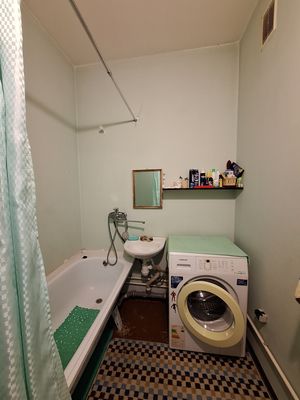Продам трехкомнатную (3-комн.) квартиру, Московская ул, 107, Киров г