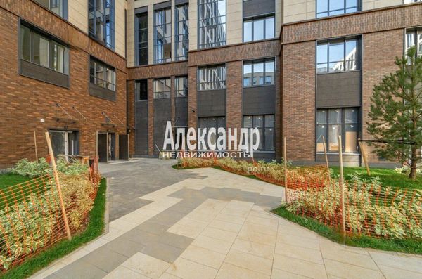 Продам трехкомнатную (3-комн.) , Уральская ул, 25, Санкт-Петербург г