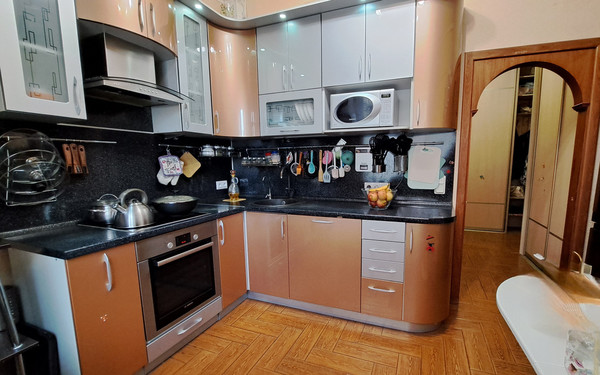 Продам двухкомнатную (2-комн.) квартиру, Ленская ул, 19к1, Санкт-Петербург г