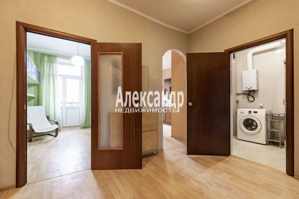 Продам трехкомнатную (3-комн.) квартиру, Среднеохтинский пр-кт, 2В/17, Санкт-Петербург г