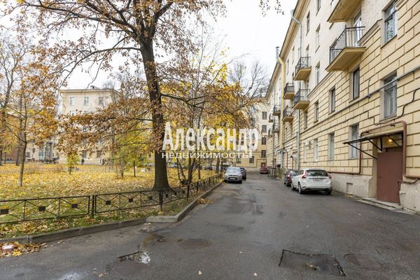 Продам трехкомнатную (3-комн.) квартиру, Среднеохтинский пр-кт, 2В/17, Санкт-Петербург г