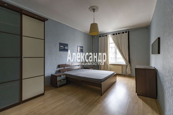 Продам трехкомнатную (3-комн.) квартиру, Среднеохтинский пр-кт, 2В/17, Санкт-Петербург г