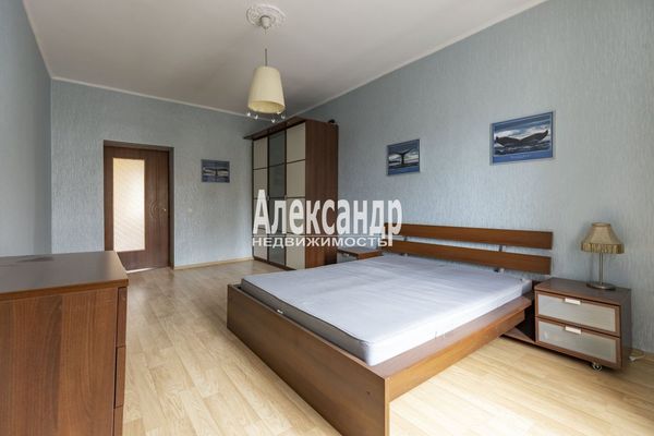Продам трехкомнатную (3-комн.) квартиру, Среднеохтинский пр-кт, 2В/17, Санкт-Петербург г