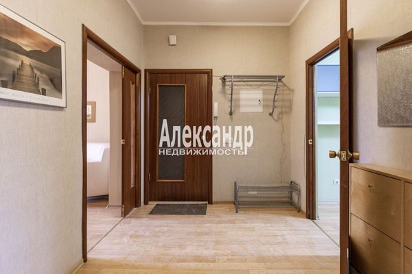 Продам трехкомнатную (3-комн.) квартиру, Среднеохтинский пр-кт, 2В/17, Санкт-Петербург г