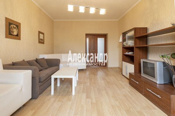 Продам трехкомнатную (3-комн.) квартиру, Среднеохтинский пр-кт, 2В/17, Санкт-Петербург г