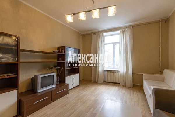 Продам трехкомнатную (3-комн.) квартиру, Среднеохтинский пр-кт, 2В/17, Санкт-Петербург г