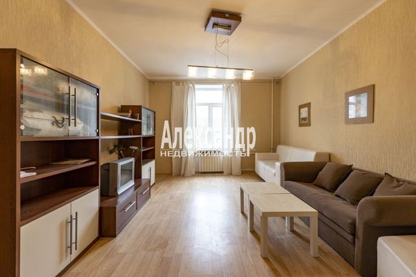 Продам трехкомнатную (3-комн.) квартиру, Среднеохтинский пр-кт, 2В/17, Санкт-Петербург г