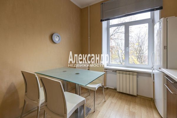 Продам трехкомнатную (3-комн.) квартиру, Среднеохтинский пр-кт, 2В/17, Санкт-Петербург г