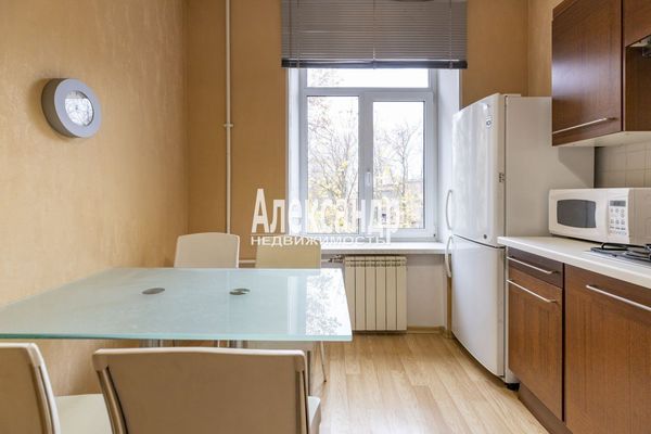 Продам трехкомнатную (3-комн.) квартиру, Среднеохтинский пр-кт, 2В/17, Санкт-Петербург г
