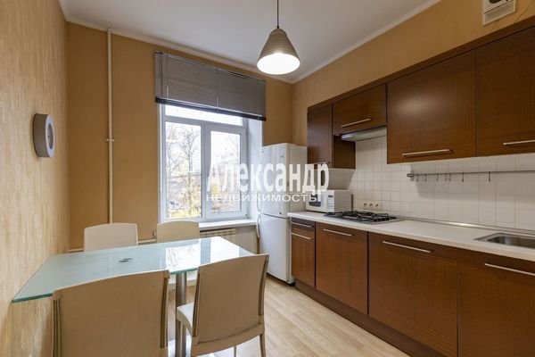 Продам трехкомнатную (3-комн.) квартиру, Среднеохтинский пр-кт, 2В/17, Санкт-Петербург г