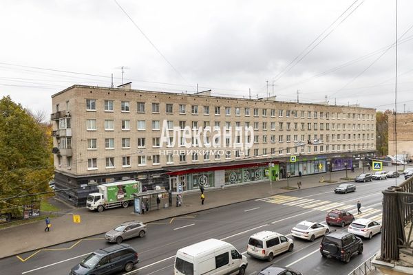 Продам трехкомнатную (3-комн.) квартиру, Среднеохтинский пр-кт, 2В/17, Санкт-Петербург г