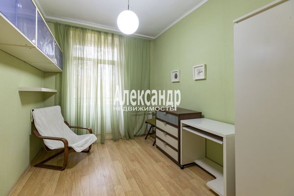 Продам трехкомнатную (3-комн.) квартиру, Среднеохтинский пр-кт, 2В/17, Санкт-Петербург г