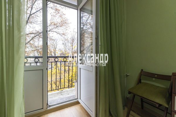 Продам трехкомнатную (3-комн.) квартиру, Среднеохтинский пр-кт, 2В/17, Санкт-Петербург г