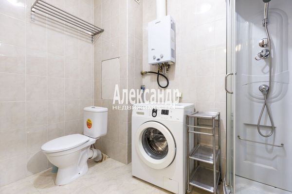 Продам трехкомнатную (3-комн.) квартиру, Среднеохтинский пр-кт, 2В/17, Санкт-Петербург г