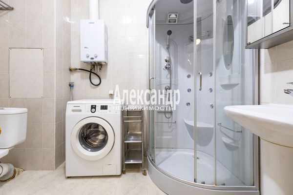 Продам трехкомнатную (3-комн.) квартиру, Среднеохтинский пр-кт, 2В/17, Санкт-Петербург г