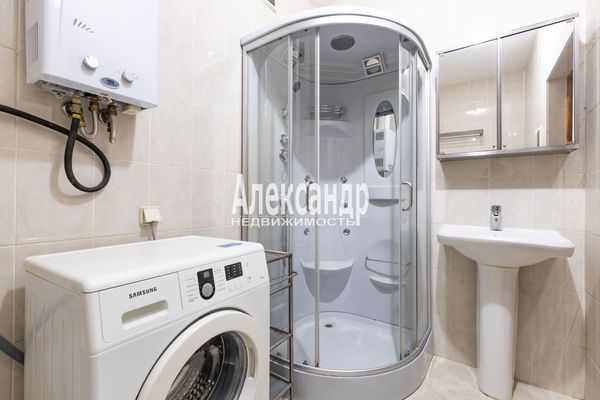 Продам трехкомнатную (3-комн.) квартиру, Среднеохтинский пр-кт, 2В/17, Санкт-Петербург г