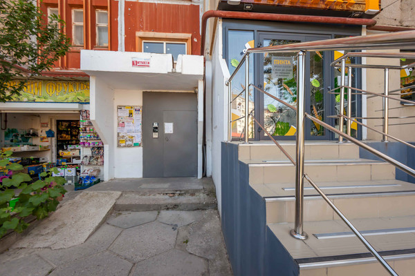 Продам трехкомнатную (3-комн.) квартиру, Балаклавская ул, 53, Симферополь г