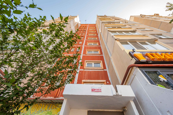 Продам трехкомнатную (3-комн.) квартиру, Балаклавская ул, 53, Симферополь г