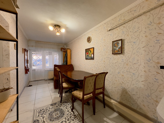 Продам трехкомнатную (3-комн.) квартиру, Октябрьской Революции ул, 2, Николаевка пгт