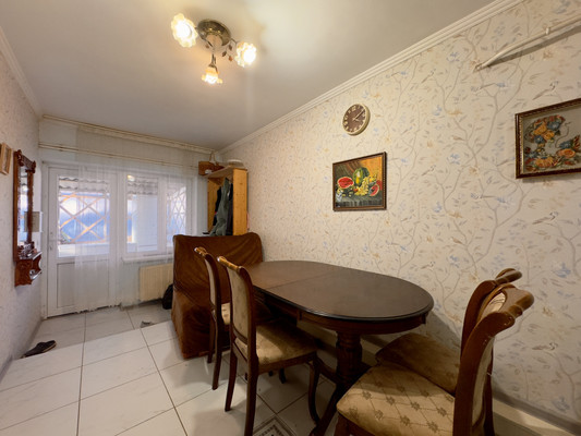 Продам трехкомнатную (3-комн.) квартиру, Октябрьской Революции ул, 2, Николаевка пгт