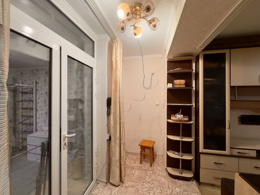 Продам трехкомнатную (3-комн.) квартиру, Октябрьской Революции ул, 2, Николаевка пгт