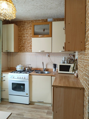 Продам двухкомнатную (2-комн.) квартиру, Школьный пер, 10, Сыктывкар г