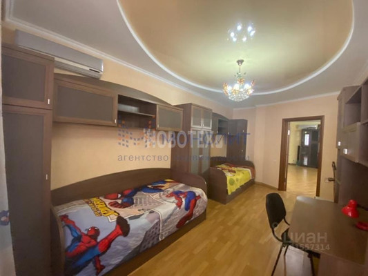 Продам трехкомнатную (3-комн.) квартиру, Ленина ул, 210, Горячий Ключ г