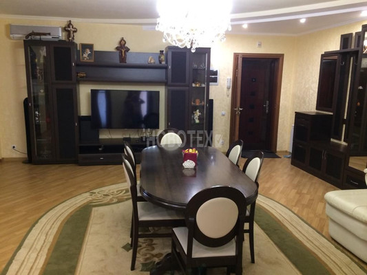 Продам трехкомнатную (3-комн.) квартиру, Ленина ул, 210, Горячий Ключ г