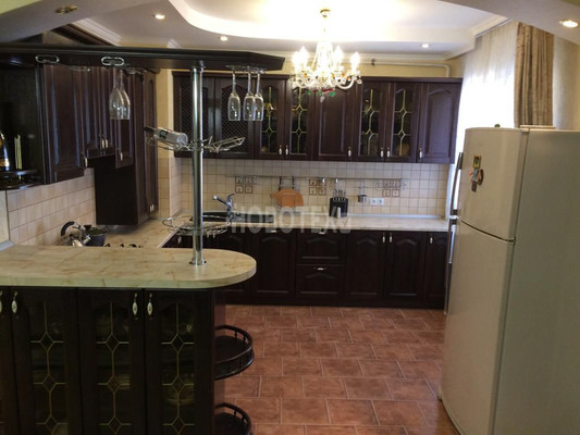 Продам трехкомнатную (3-комн.) квартиру, Ленина ул, 210, Горячий Ключ г