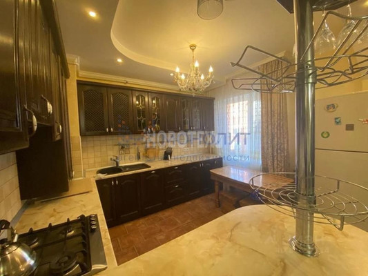 Продам трехкомнатную (3-комн.) квартиру, Ленина ул, 210, Горячий Ключ г