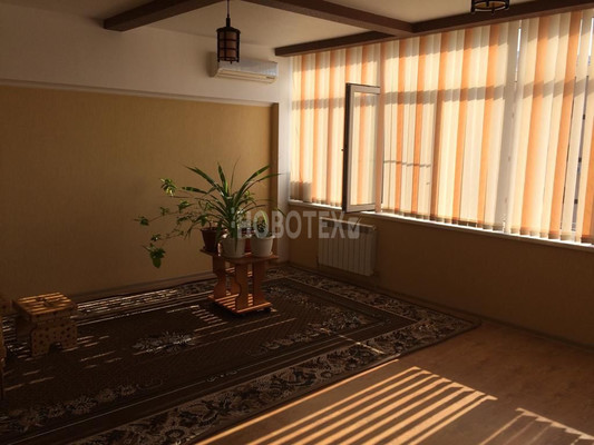 Продам трехкомнатную (3-комн.) квартиру, Ленина ул, 210, Горячий Ключ г