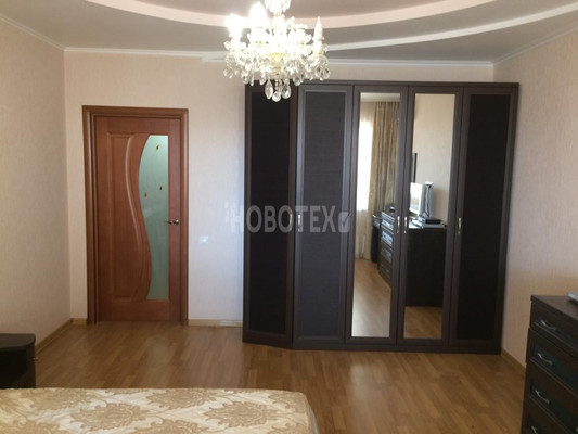 Продам трехкомнатную (3-комн.) квартиру, Ленина ул, 210, Горячий Ключ г