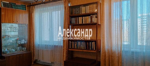 Продам трехкомнатную (3-комн.) квартиру, Королёва пр-кт, 24к1, Санкт-Петербург г